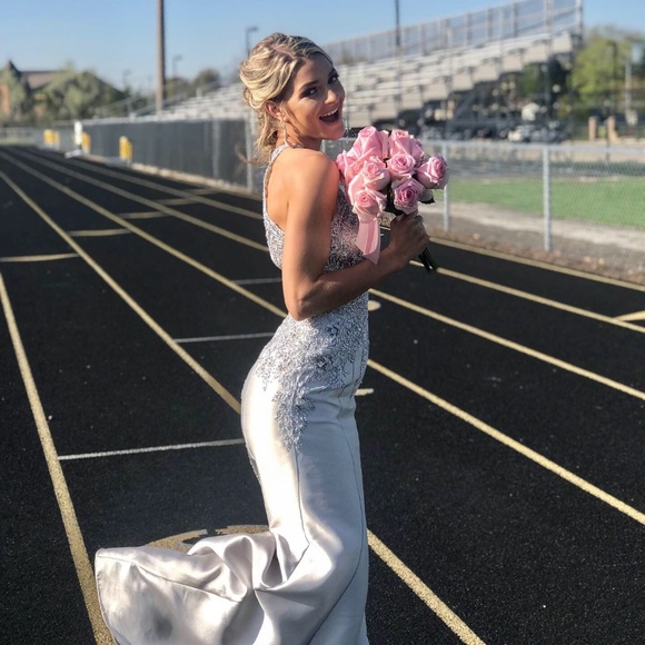 BEAUTIFUL PROM DRESS SIZE 0 - Picture 3 of 3